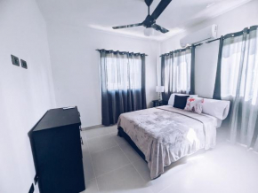 Modern Penthouse with Private Rooftop, Free Parking & WiFi